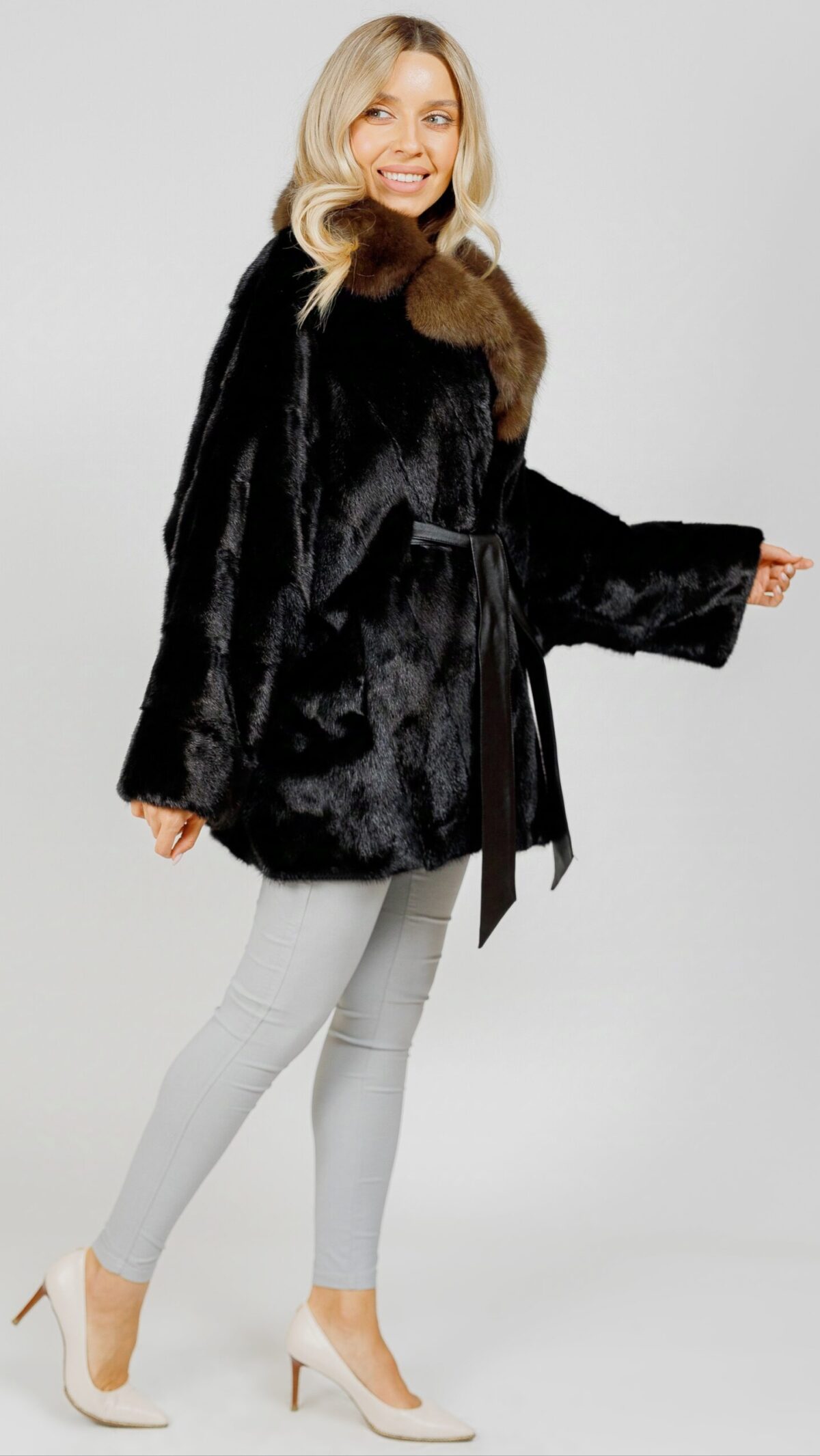 Шуба Oversize из норки Black с потайным поясом и воротником из меха куницы
