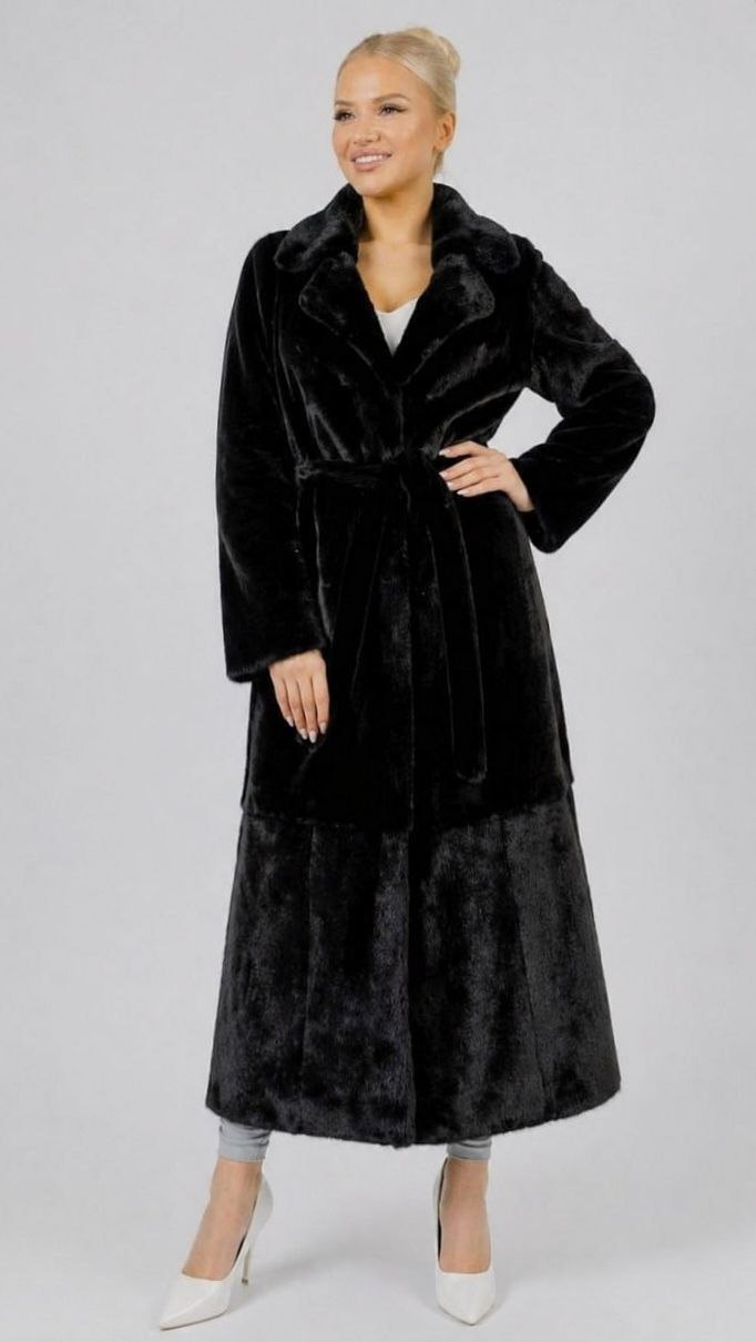 Шуба из меха черной норки с английским воротником