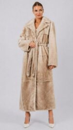 Шуба из меха черной норки с английским воротником