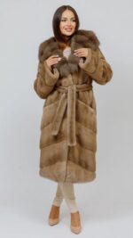Шуба Soft classic из норки Пастель с капюшоном из меха куницы Tortora