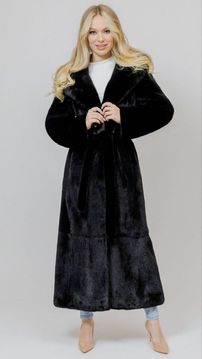 Шуба из меха норки Black с капюшоном