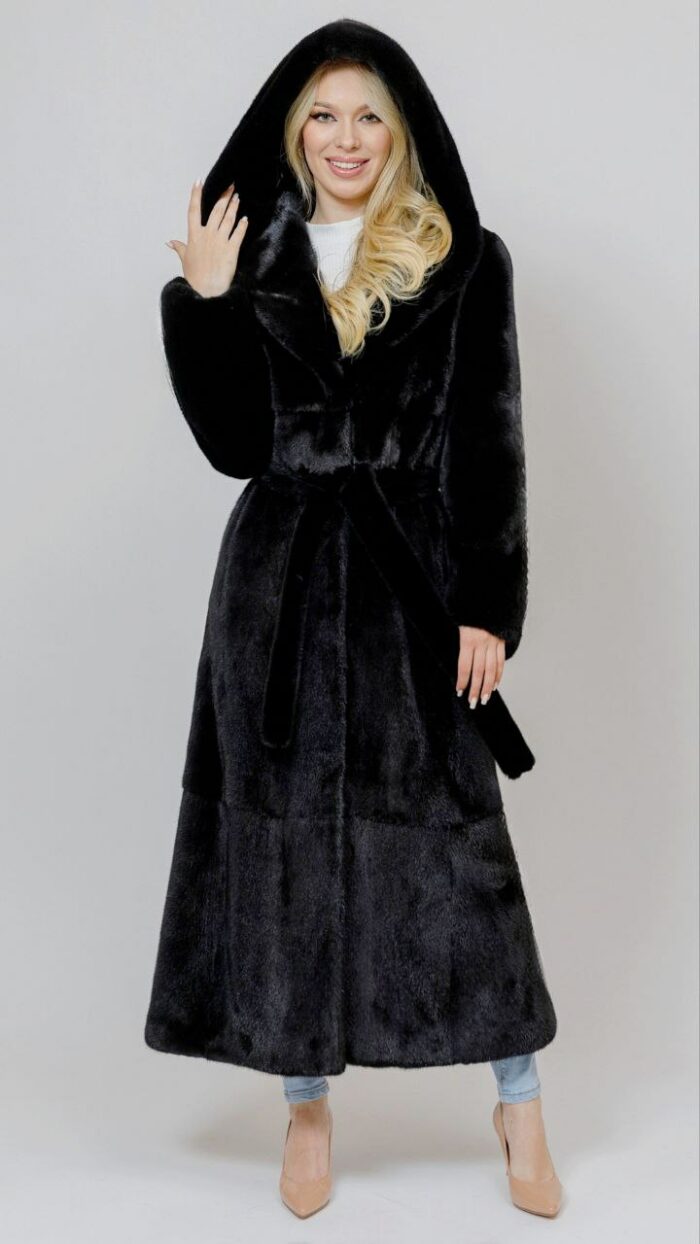 Шуба из меха норки Black с капюшоном
