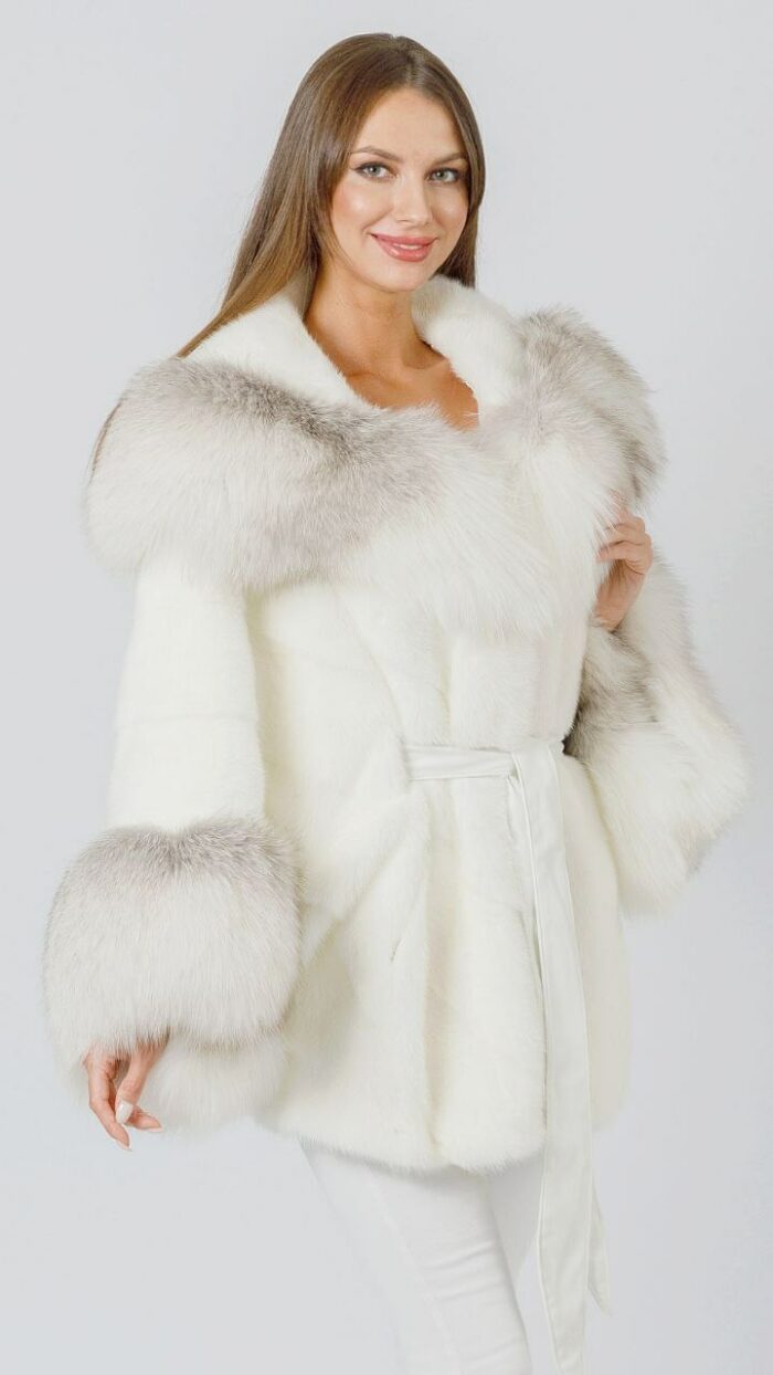 Шуба из норки с отделкой из меха полярной лисы