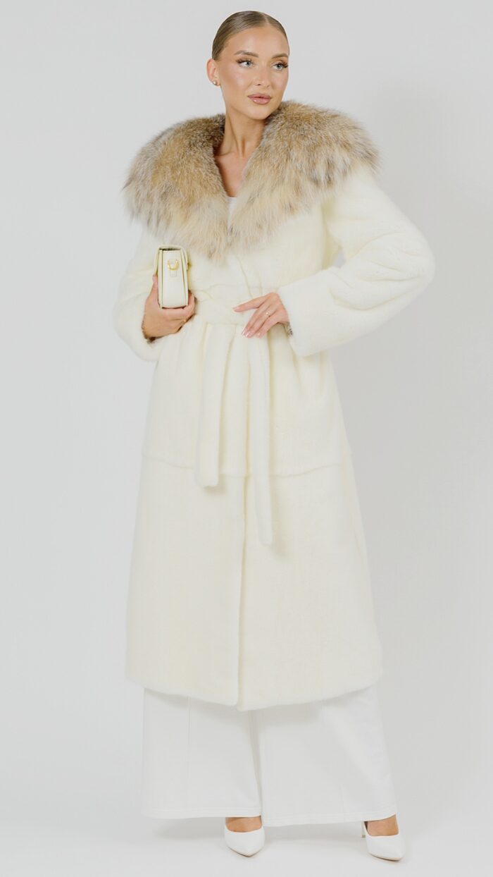 Френч из норки White с капюшоном из меха рыси