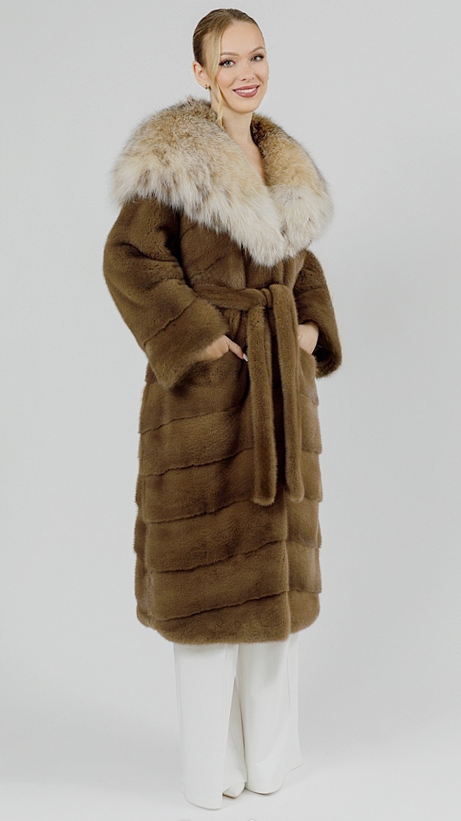 Шуба Soft classic из норки Пастель с капюшоном из меха рыси